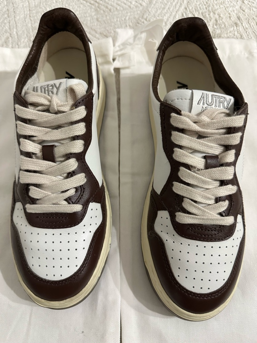 Women  AUTRY size 9Low-Top Leather Sneakers in White and Brown